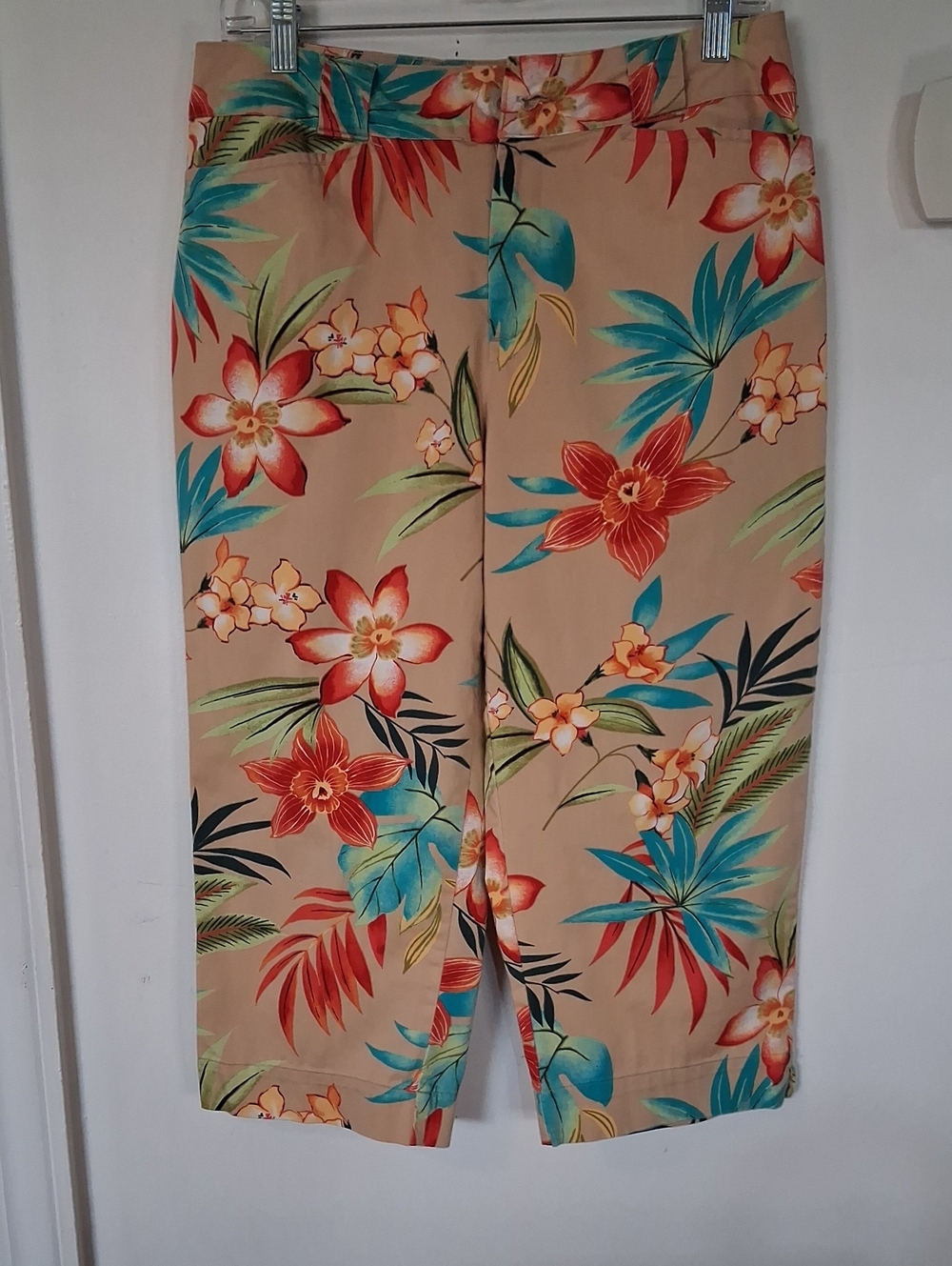 White Stag Beige Floral Tropical Capris with Teal & Red Accents